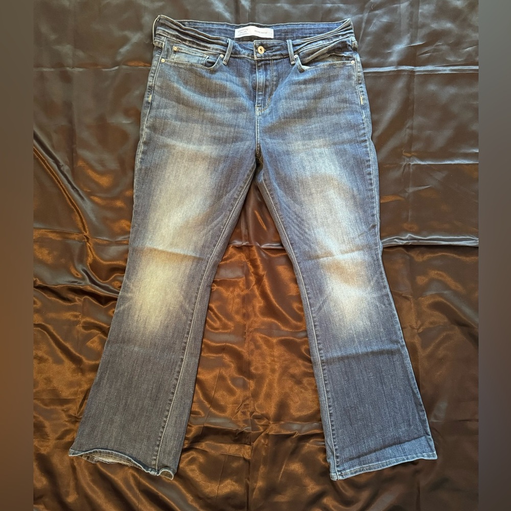 Levi's Women’s Boot Cut Jeans 12S with Vintage-Inspired Fading